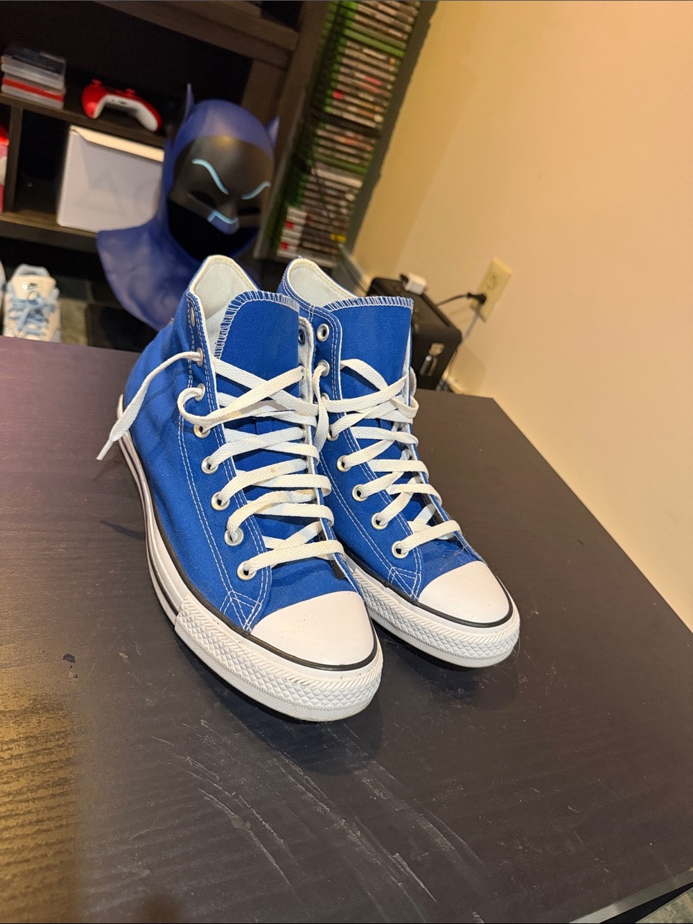 Size 10 Men’s Converse Sneakers in Blue